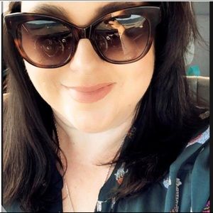 Meet your Posher, Hilary